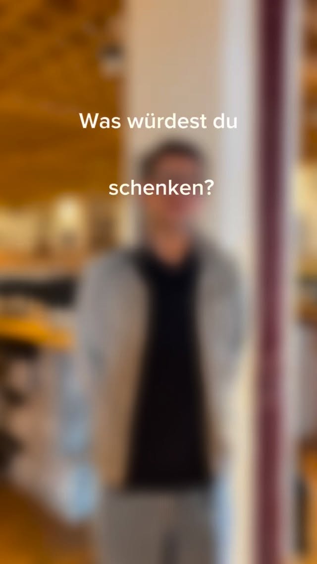 🎄🍷 Noch keine Geschenkidee? - Wir fragen da mal nach: Was würdest du wem schenken? 🍷

Diesmal: Ein Geschenk für den Chef/die Chefin.

 #weinliebe #geschenkideen #gottardi #gottardifeineweine #winetime #winelover #weintipps #winelover #christmasmood #weihnachten