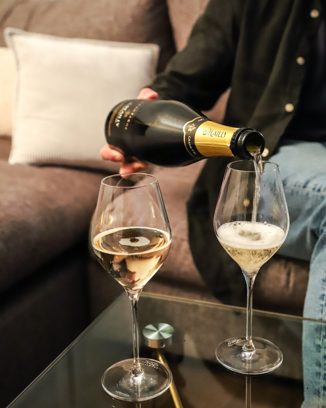 Manche Dinge werden erst durchs Teilen besser 🥂 Der Mailly Grand Cru zum Beispiel – zwei Gläser, ein guter Moment. ✨ 

Feine Perlage, viel Charakter im Glas – und ganz nebenbei: ab 6 Flaschen gibt's derzeit 10 % auf den Sonderpreis obendrauf. 

📸 Champagne Mailly Grand Cru 

#weinliebe #gottardi #gottardifeineweine