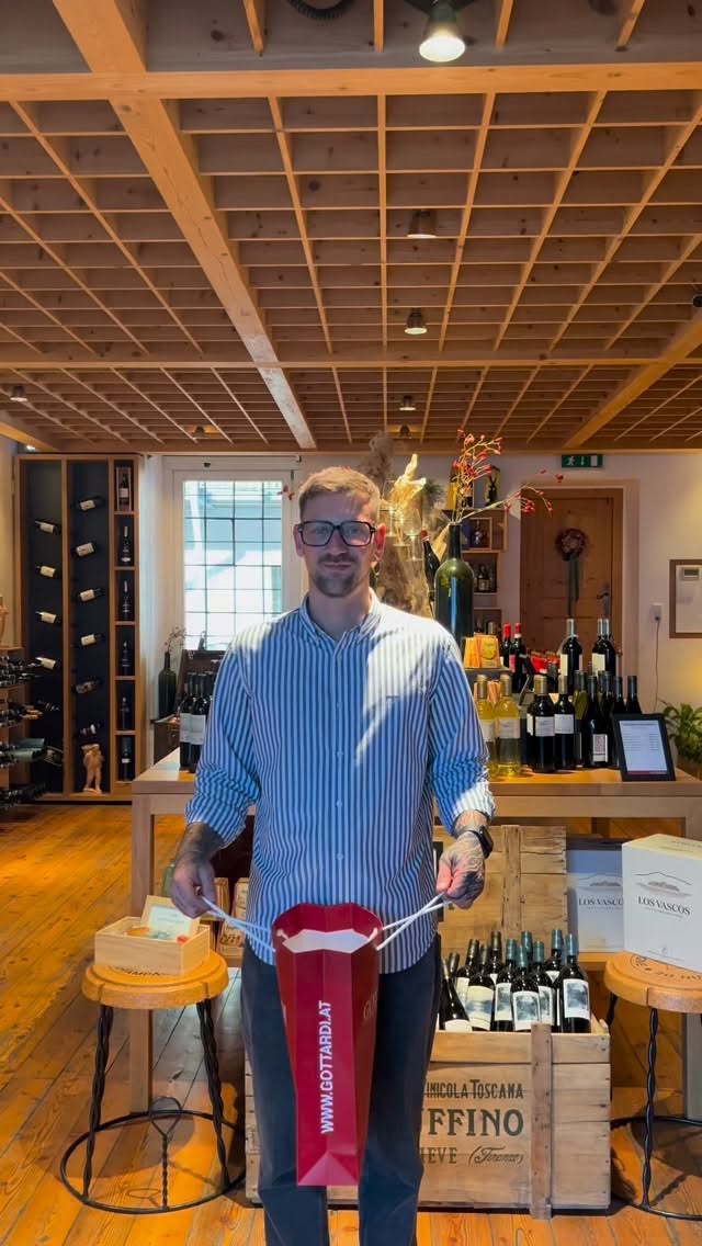 Catch of the day: Weinflaschen und Panettone ➡️🍷🍰

#gottardi #gottardifeineweine #winetime #winelover #weintipps #winelover