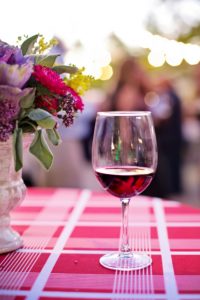 Einschenken und genießen: Weine aus der Toskana. © Pixabay