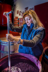 Cristina Forner im Weinkeller der Bodega Marqués de Cáceres.