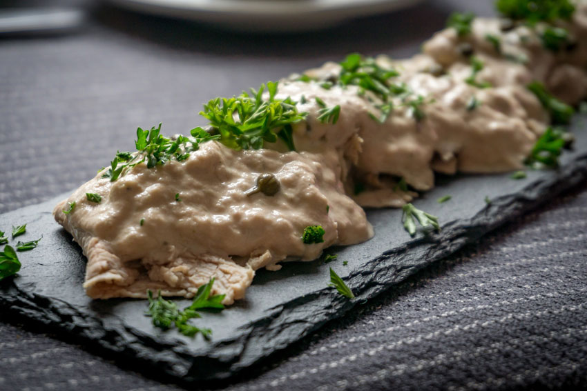 Einer der KLassiker unter den italienischen Vorspeisen: Vitello Tonnato. FrankGeorge auf Pixaybay