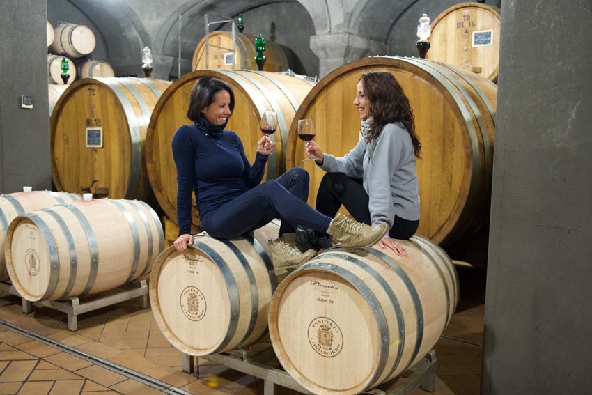 Laura und Lucia Ciacci im Weinkeller der Tenuta di Collosorbo.