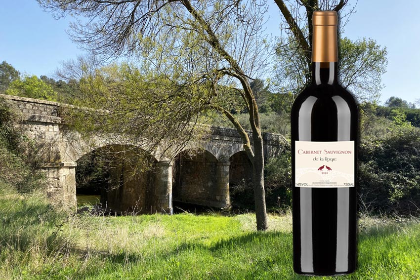 Eine Flasche vom Cabernet Sauvignon La Roque aus Südfrankreich