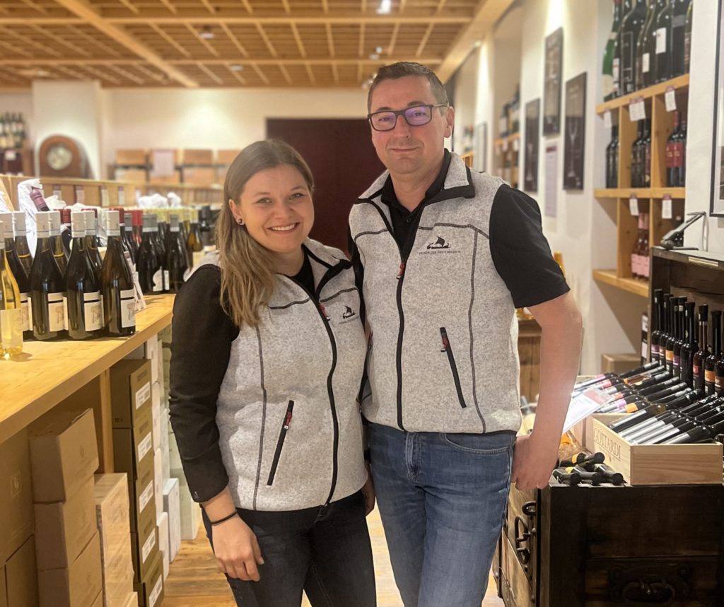 die beiden Diplomsommeliers Sarah Korber und Jürgen Wieländer von der Vinothake Gottardi in Innsbruck