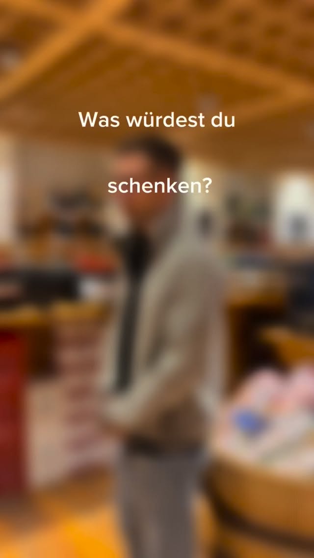 🎄🍷 Geschenkideen gefällig? - Wir fragen da mal nach: Welchen Wein würdest du wem schenken? 🍷

Heute starten wir mit: Dem Weihnachtswichtel! 
Lasst euch inspirieren für die perfekte Wein-Überraschung. 🎁❤️

 #weinliebe #geschenkideen #gottardi #gottardifeineweine #winetime #winelover #weintipps #winelover #christmasmood #weihnachten