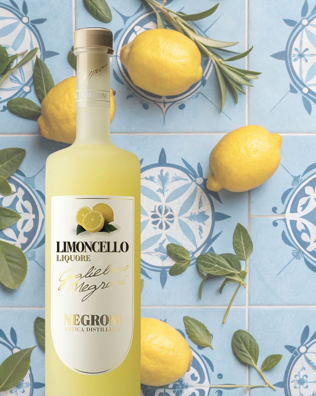 🍋✨ Dolce Vita im Glas ✨🍋 Perfekt für lange Sommerabende, Aperitivo-Momente und alle, die Italien lieben.

🍸 Rezept für den perfekten Limoncello Spritz:
• 4 cl Liquore Limoncello
• 8 cl Prosecco
• kaltes Sodawasser
• Eiswürfel
• Zitronenscheibe
• Zitronenmelisse 

#innsbruck #gottardi #weinliebe #gottardi #gottardifeineweine #limoncellospritz #aperitivotime