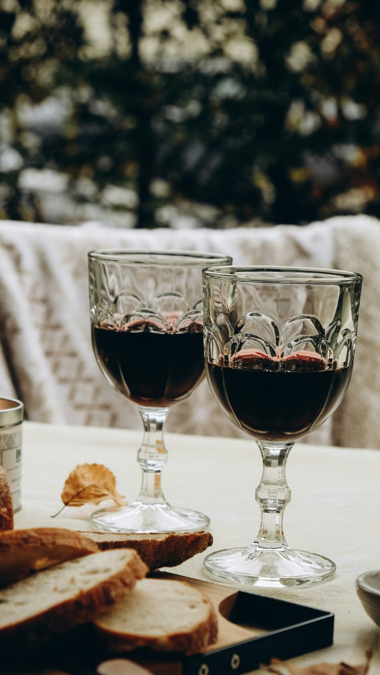 Törggele-Zeit ist Genusszeit! 🍂🍷

Gutes Essen, gemütliches Zusammensitzen und natürlich der passende Wein dürfen da nicht fehlen. 😉 Pierre hat ein paar Tipps für euch – vielleicht ist ja euer neuer Lieblingswein dabei!

Also, was darf bei eurem Törggele-Abend nicht fehlen? 🍷👇

#törggelen #weinliebe #gottardi #gottardifeineweine