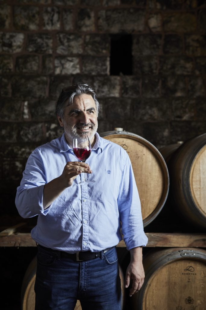 Tarek Sakr mit einem Glas Levantine